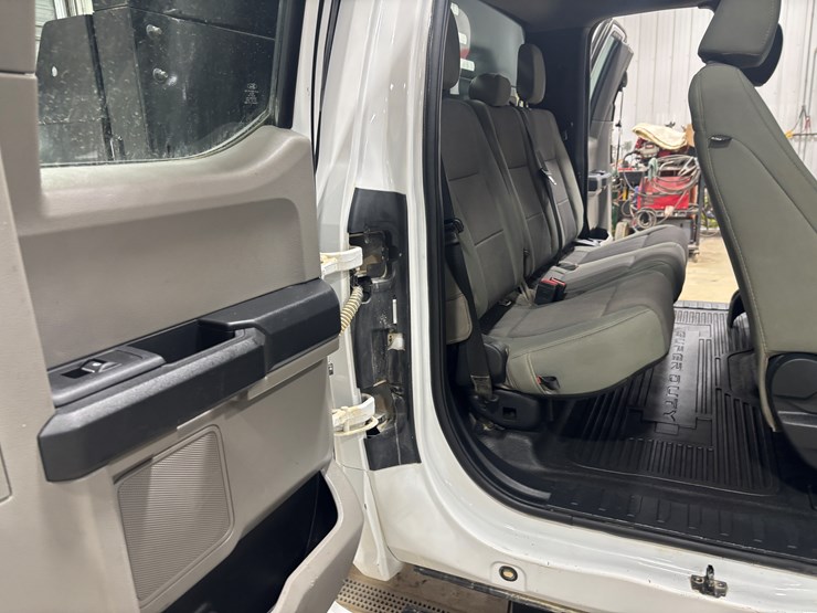 2022-ford-f550-sd-image-37