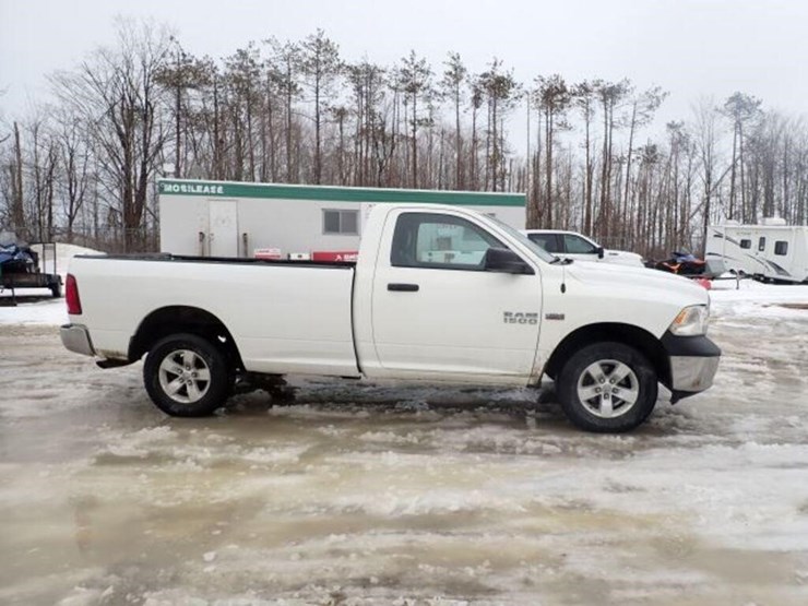 2015-dodge-1500-image-4