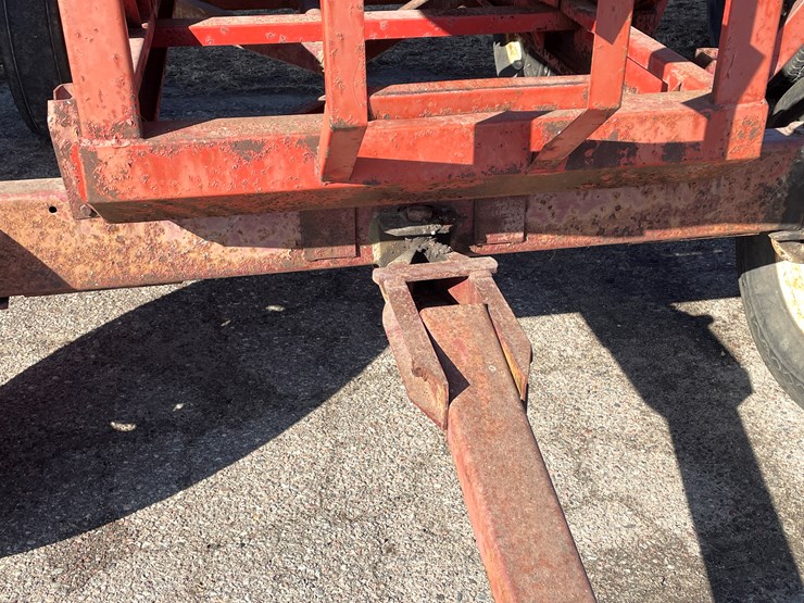 #1092-•-e-z-flow-gravity-box-on-running-gear-image-15