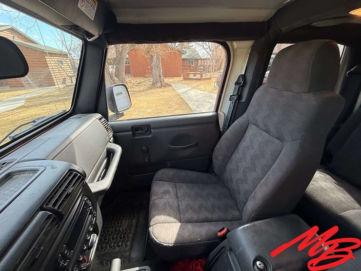 2004-jeep-wrangler-sport-image-25