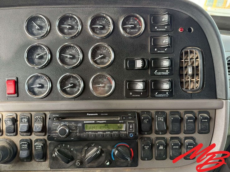 2013-peterbilt-388-image-47