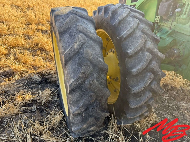 2010-john-deere-8245r-image-13