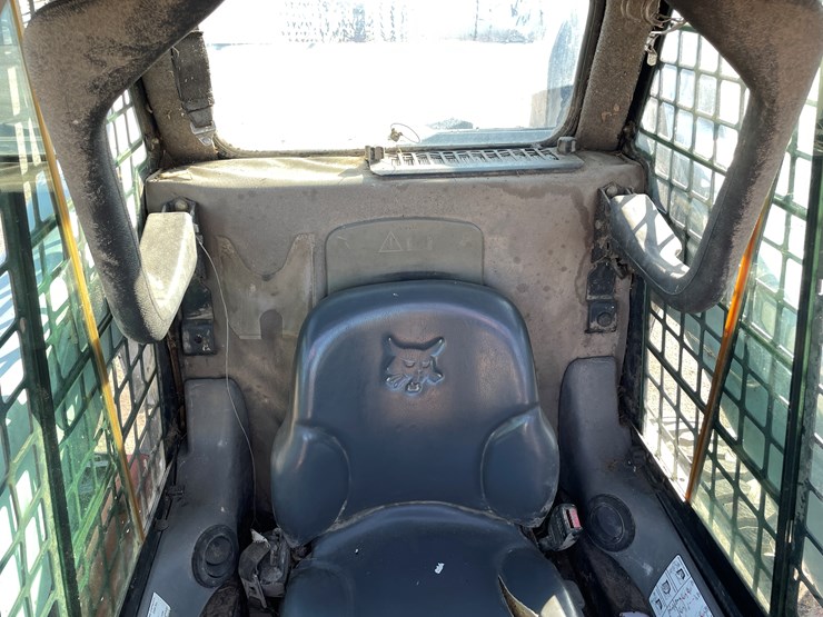 2008-bobcat-s330-image-28