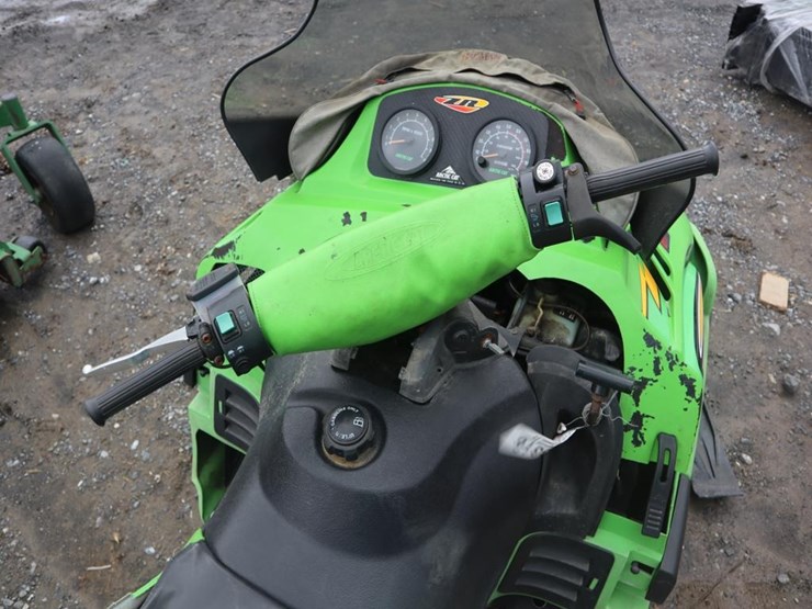 articcat-zr700-snowmobile-image-10