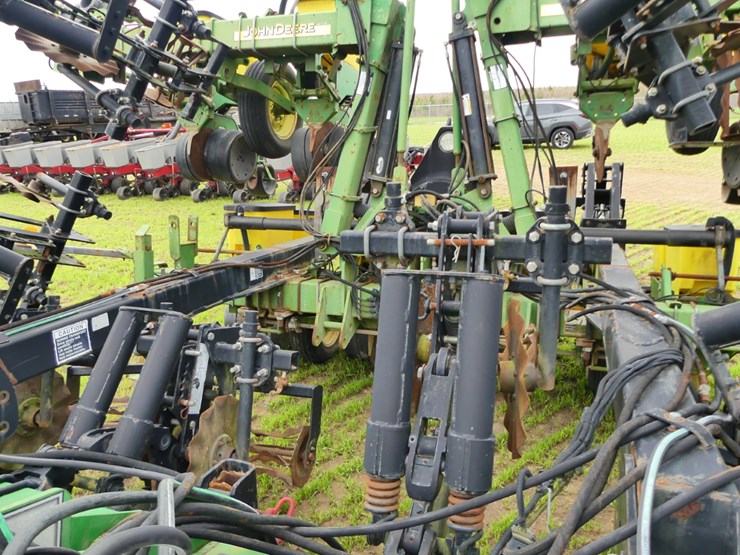 john-deere-1720-image-9
