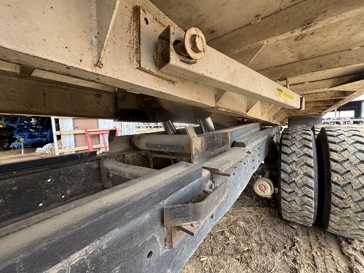 #1076-•-1990-peterbilt-silage-truck-(nelson,-wi)-(has-wi-title)-image-9
