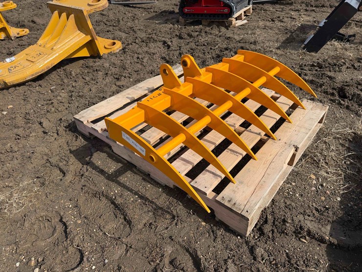 caterpillar-303-image-7