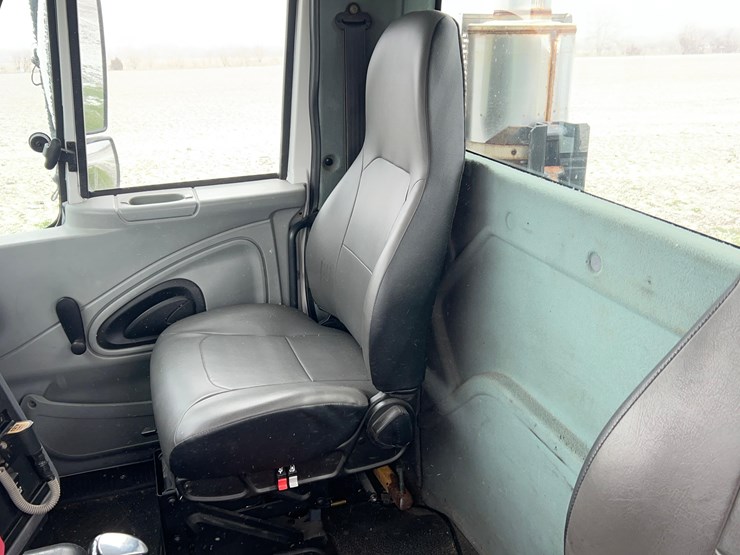 2005-international-8600-image-40