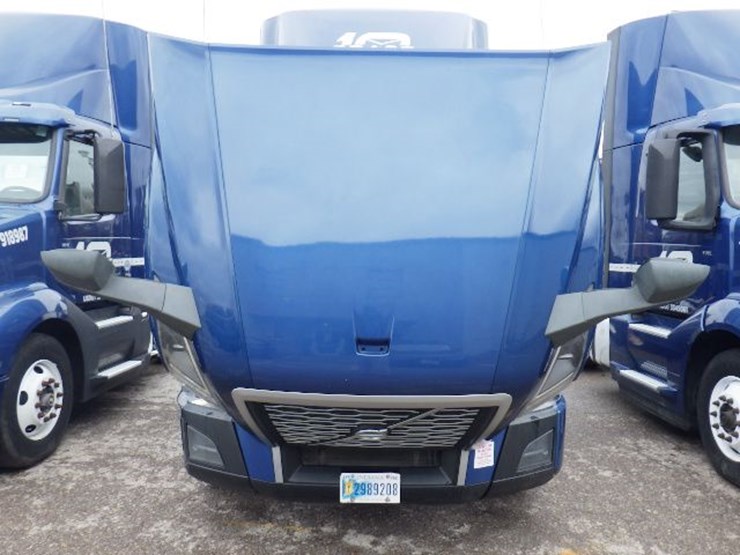 2018-volvo-vnl300-image-22