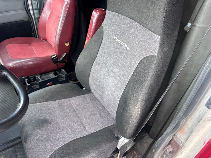 1998-peterbilt-379-image-47