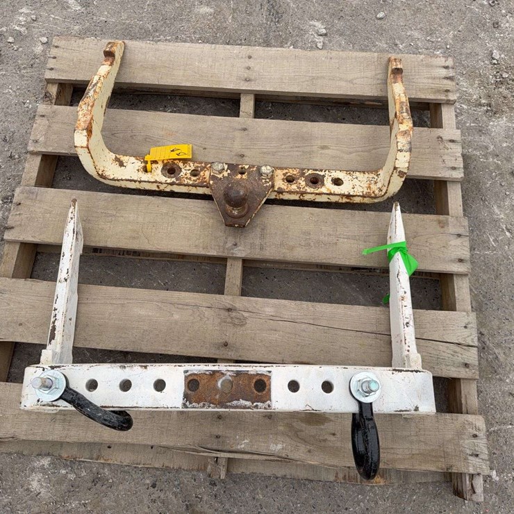 (2) International Fast-Hitch