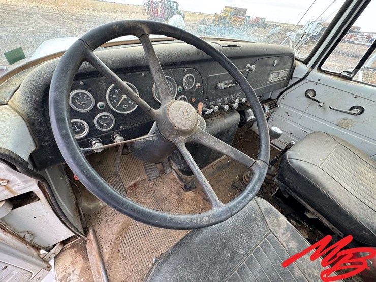 1977-international-1750-image-9