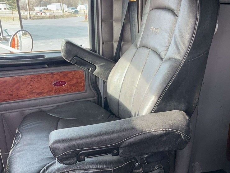 2004-peterbilt-379-image-49