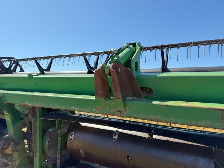 2013-john-deere-630d-image-13