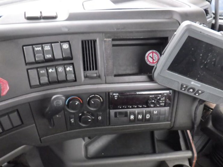 2019-volvo-vnl300-image-20