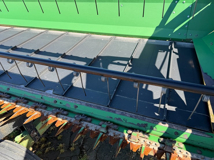 2013-john-deere-630d-image-29