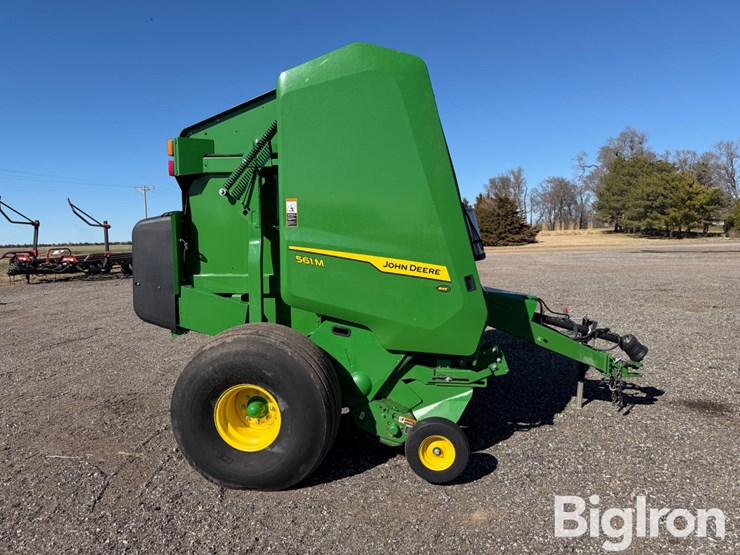 2024-john-deere-561m-image-4