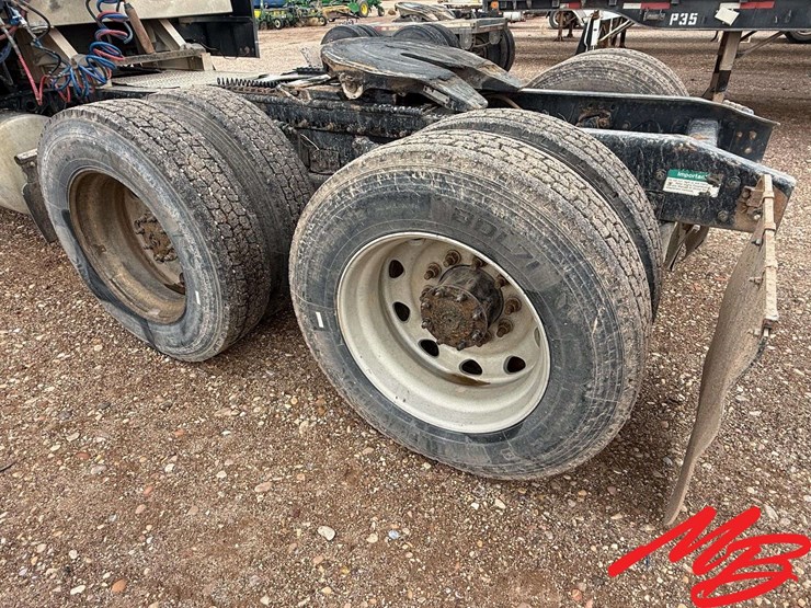 1999-freightliner-fld120-image-11