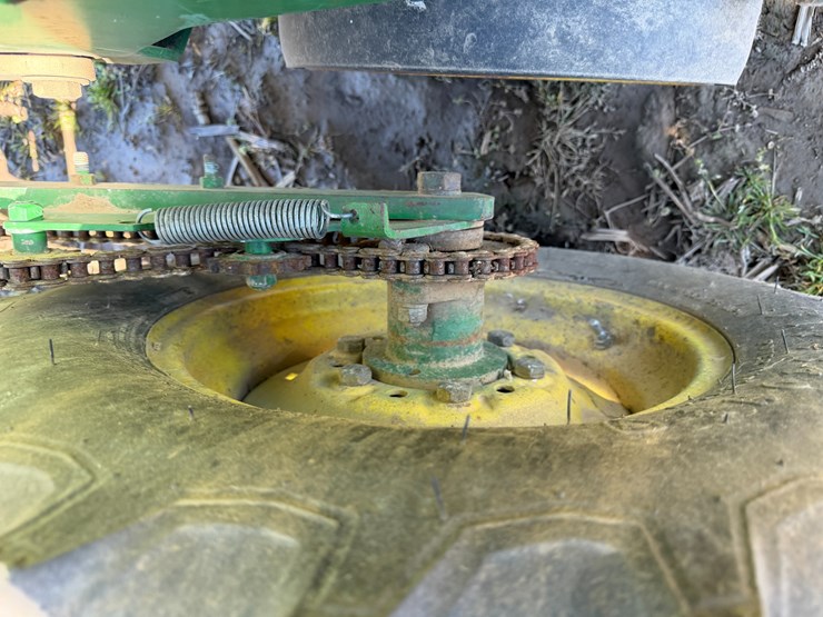 john-deere-7300-image-11