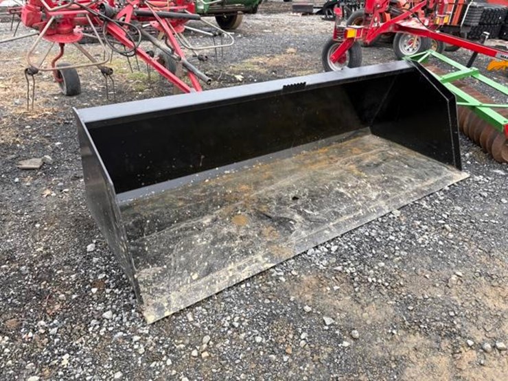 96in-snow/material-bucket-image-2