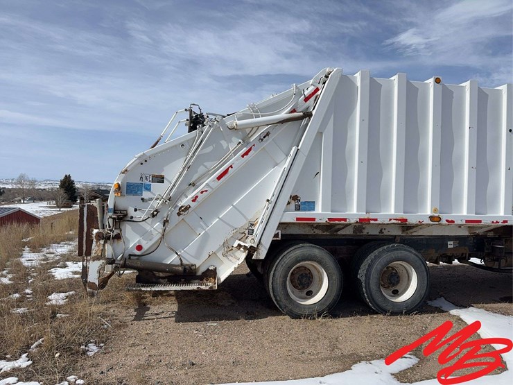 2002-sterling-m8500-image-6