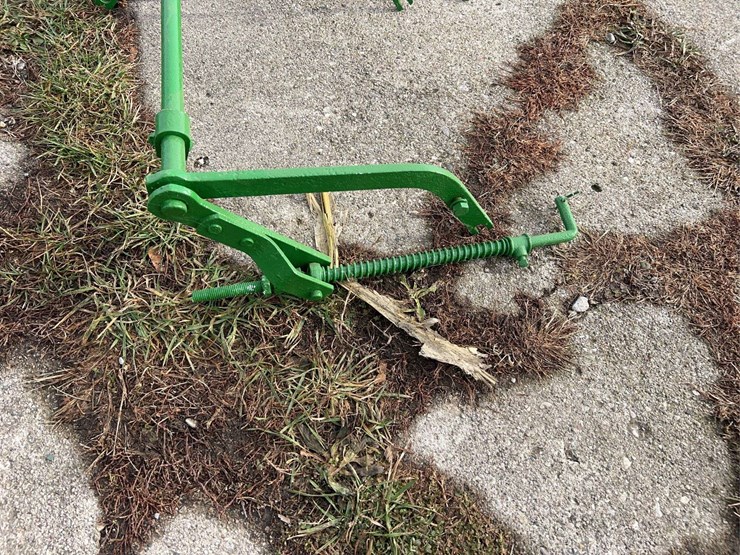 john-deere-one-row-mounted-cultivator-image-13