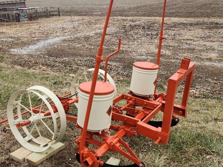 allis-chalmers-two-row-planter-image-2