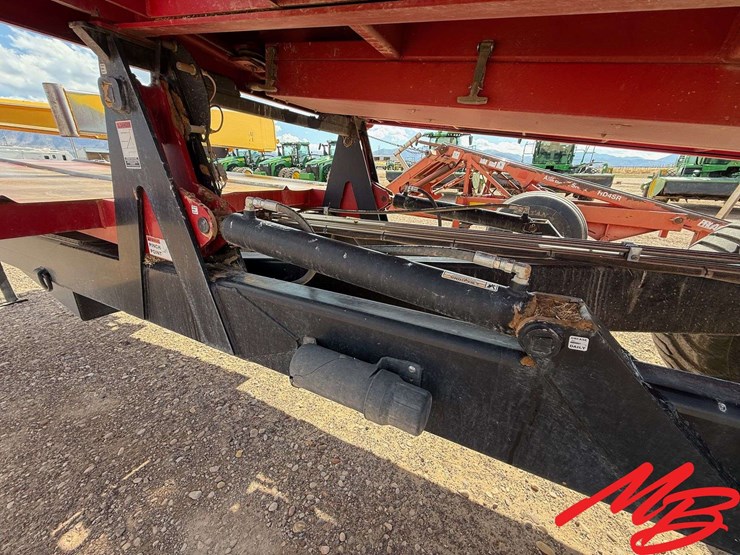 mil-stak-pt/2016-large-bale-stacker-image-9