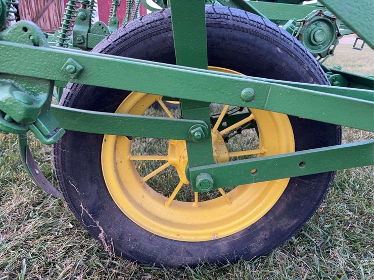 john-deere-van-brunt-cca-field-cultivator-image-19
