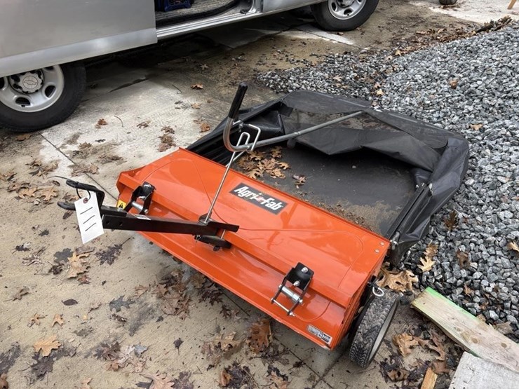 agri-fab-43"-lawn-sweeper-image-3