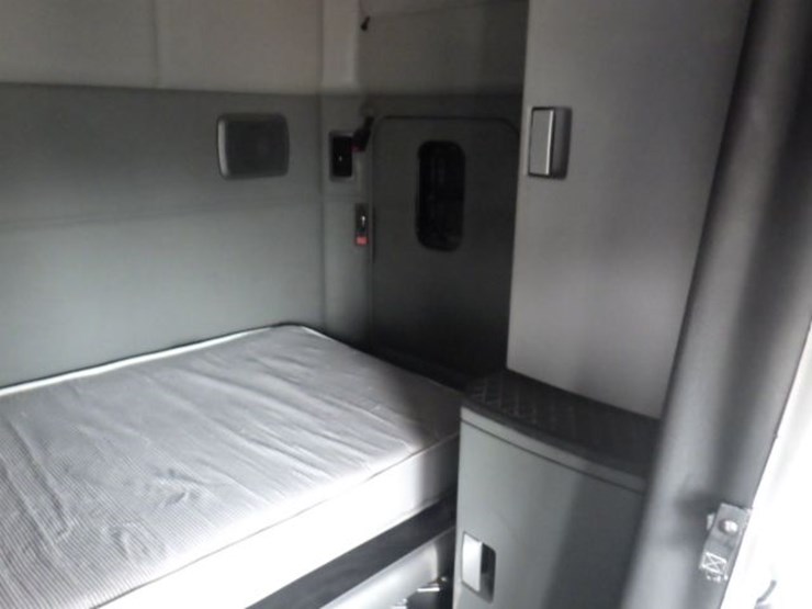 2022-kenworth-t680-image-7