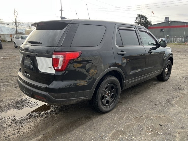 2016-ford-explorer-image-4