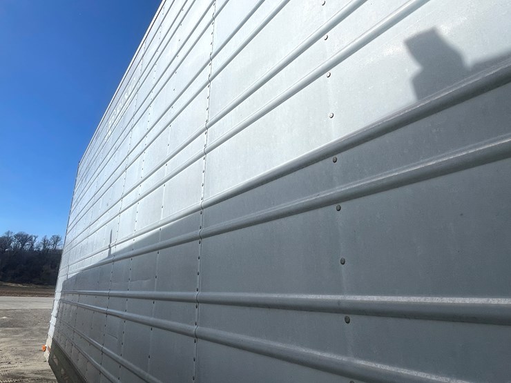 1999-utility-53'-image-13