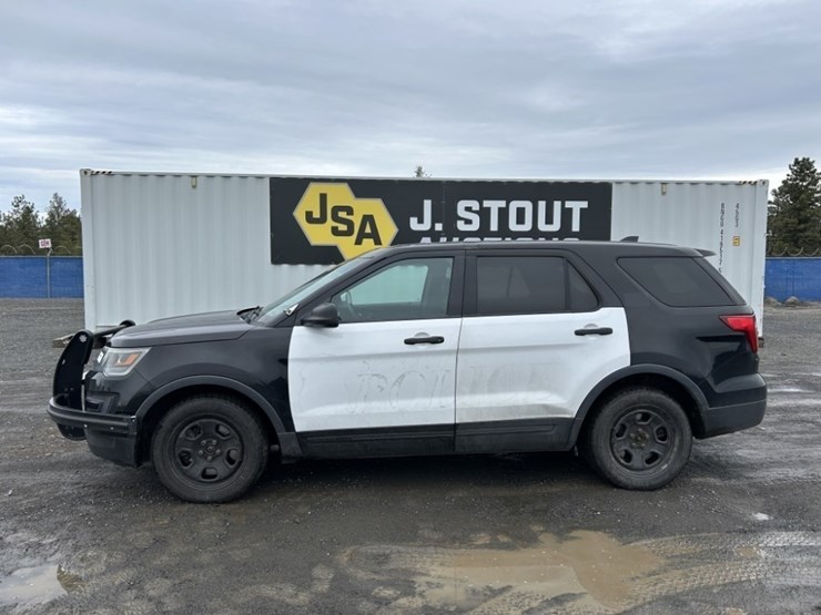 2016-ford-explorer-image-2