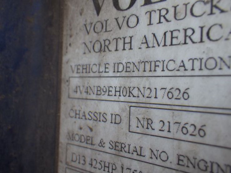 2019-volvo-vnl300-image-19