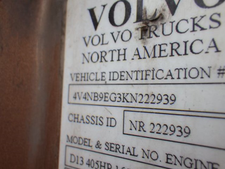 2019-volvo-vnl300-image-21