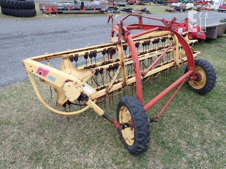 new-holland-258-image-3