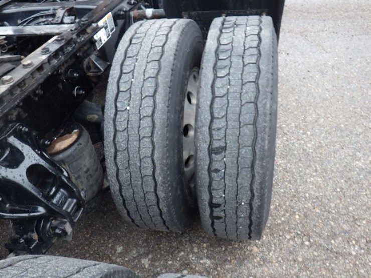 2022-kenworth-t680-image-7