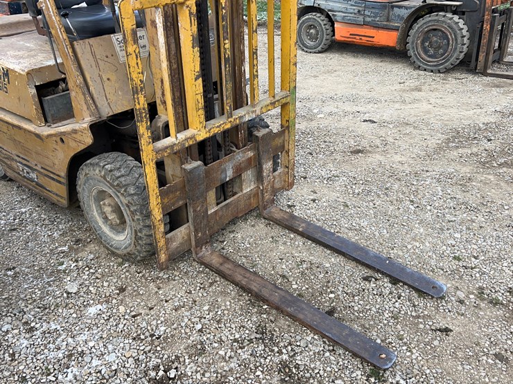 tcm-3000lb-forklift-image-15