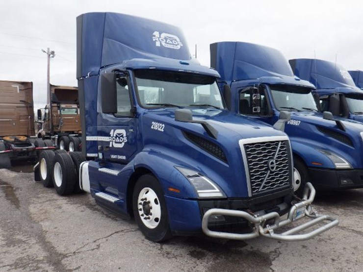 2018-volvo-vnl300-image-5