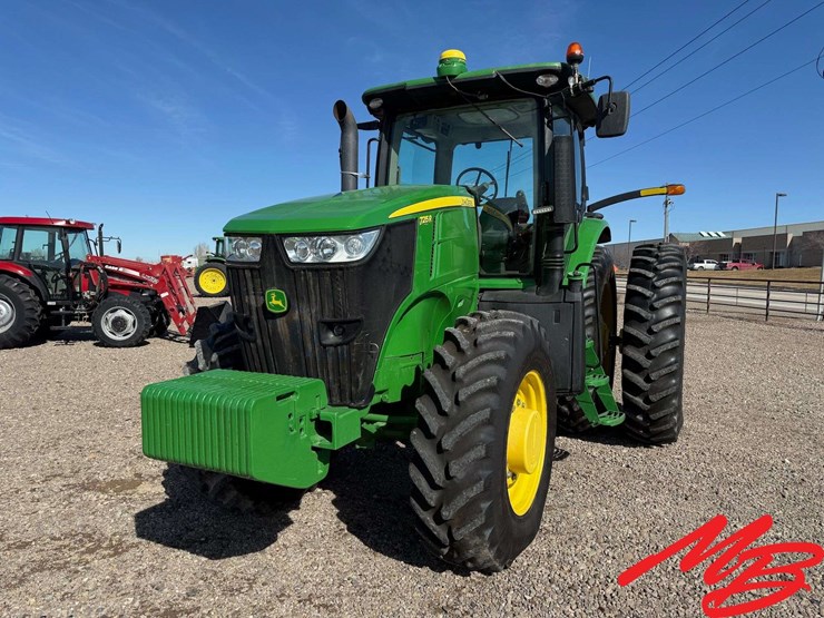 2011-john-deere-7215r-image-3