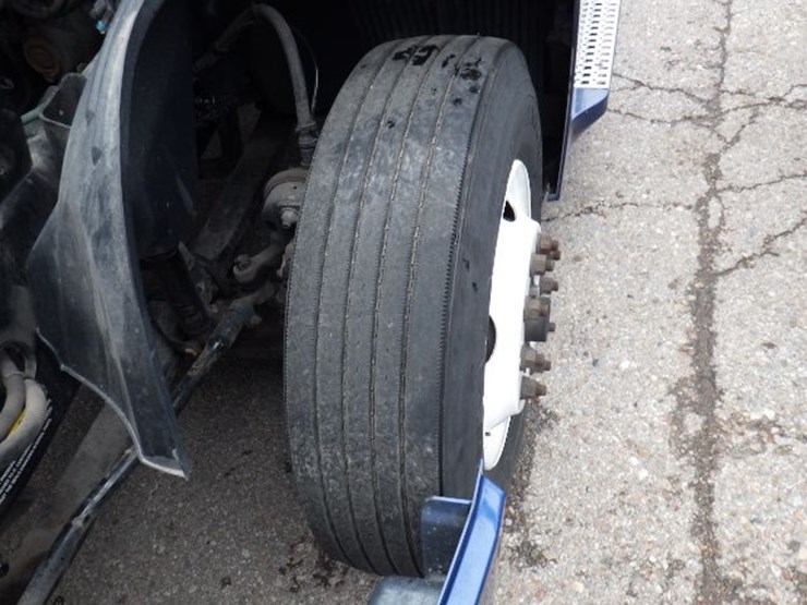 2018-volvo-vnl300-image-24