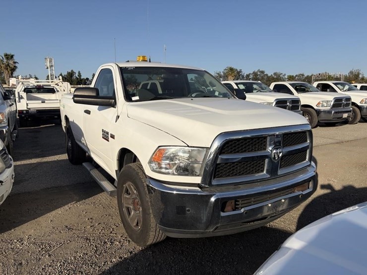2016-dodge-2500-image-4