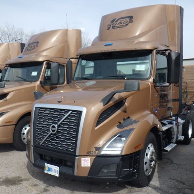 2022 VOLVO VNL300