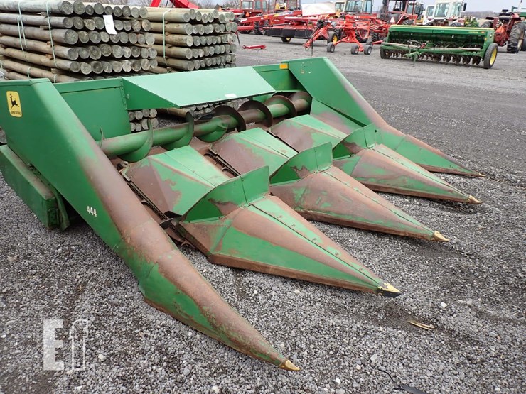 john-deere-444-image-3