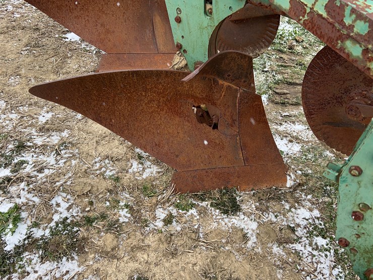 john-deere-3-btm-plow-image-7