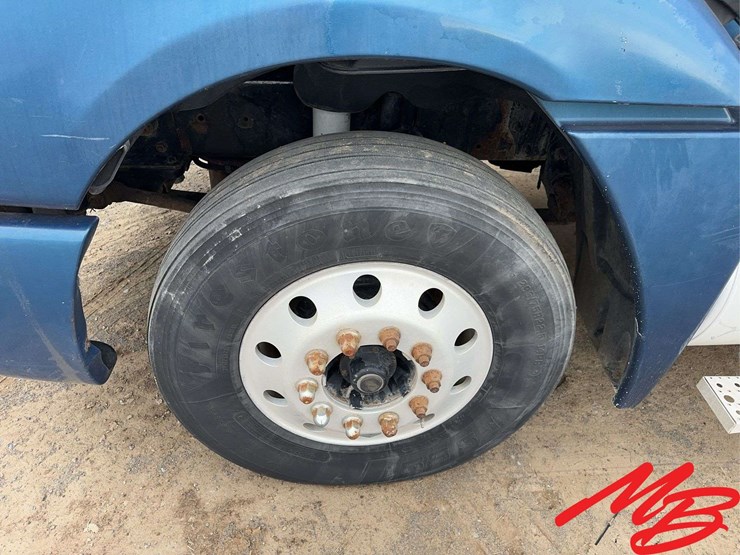 2005-freightliner-columbia-120-image-16