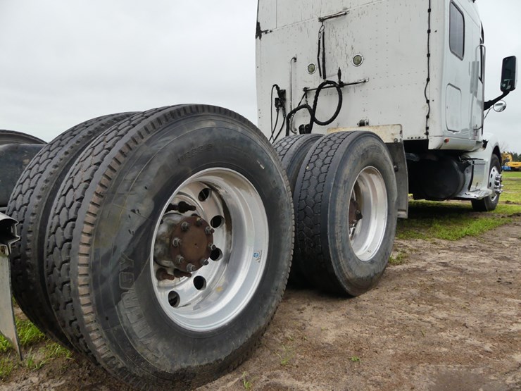 peterbilt-587-image-6
