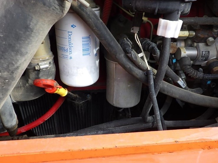 2015-jlg-8042-image-15