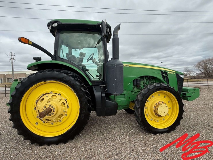2013-john-deere-8285r-image-2